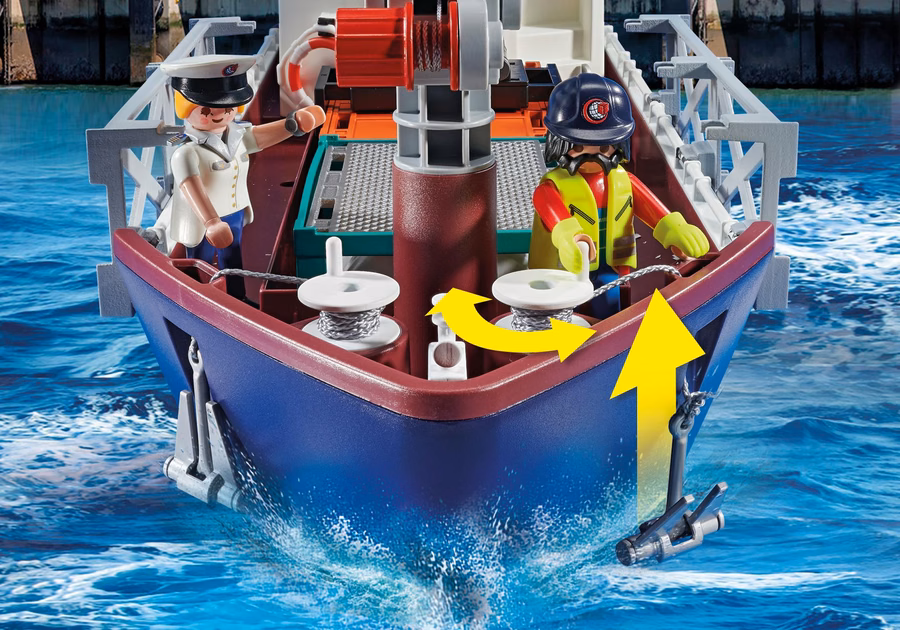 Vrachtschip met boot